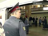 На станции метро "Комсомольская" в Москве пассажир упал на рельсы На станции метро "Комсомольская" в Москве пассажир упал на рельсы