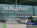 Решение об арестах 12 пассажиров было принято после их допроса и на основании показаний экипажа, заявил официальный представитель жандармерии международного столичного аэропорта "Схипхол"