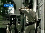 По данным местных СМИ, в четверг в первой половине дня полицейские обратили внимание на показавшийся им подозрительным легковой автомобиль рядом с резиденцией премьера и стали его преследовать По данным местных СМИ, в четверг в первой половине дня полицейские обратили внимание на показавшийся им подозрительным легковой автомобиль рядом с резиденцией премьера и стали его преследовать