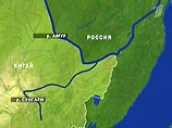 Как сообщает в четверг газета South China Morning Post, в минувшее воскресенье недалеко от города Цзилинь один из химзаводов нелегально сбросил в воды реки Манню - притока Сунгари, большое количество неочищенных производственных отходов Как сообщает в четверг газета South China Morning Post, в минувшее воскресенье недалеко от города Цзилинь один из химзаводов нелегально сбросил в воды реки Манню - притока Сунгари, большое количество неочищенных производственных отходов