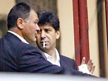 Пока Одинцовский суд разбирается с уголовным делом по факту избиения Жасмин, супруги навестили мирового судью Тверского суда. И в пятницу по мировому соглашению перестали быть мужем и женой Пока Одинцовский суд разбирается с уголовным делом по факту избиения Жасмин, супруги навестили мирового судью Тверского суда. И в пятницу по мировому соглашению перестали быть мужем и женой