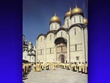 По случаю праздника Патриарх Московский и всея Руси Алексий II совершает сегодня Божественную литургию в Успенском соборе Кремля - кафедральном храме РПЦ