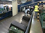 В аэропорту Хабаровска грузчики похитили мобильники на 2,5 млн рублей В аэропорту Хабаровска грузчики похитили мобильники на 2,5 млн рублей