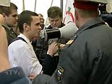"Яблоко": милиционеры пытались задушить одного из лидеров партии во время пикета в Москве