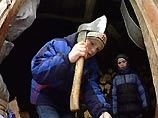 В Крыму школьник из-за беременной подружки зарубил топором своих родителей В Крыму школьник из-за беременной подружки зарубил топором своих родителей