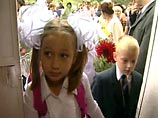"Мы потихонечку начинаем выползать из демографической дыры, ведь в прошлом году в школу впервые пошли всего 1 миллион 100 тысяч детей", - сказал руководитель Федерального агентства по образованию (Рособразование) Григорий Балыхин "Мы потихонечку начинаем выползать из демографической дыры, ведь в прошлом году в школу впервые пошли всего 1 миллион 100 тысяч детей", - сказал руководитель Федерального агентства по образованию (Рособразование) Григорий Балыхин
