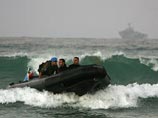 Первые итальянские десантники высадились сегодня с вертолетов на побережье ливанского города Тир Первые итальянские десантники высадились сегодня с вертолетов на побережье ливанского города Тир