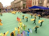 Масштабные торжества проходят в центре столицы. Но в большинстве своем москвичи и гости столицы их не увидят. Доступ туда закрыт для тех, у кого нет спецпропусков и приглашений Масштабные торжества проходят в центре столицы. Но в большинстве своем москвичи и гости столицы их не увидят. Доступ туда закрыт для тех, у кого нет спецпропусков и приглашений