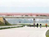 В Германии при строительстве автобана номер 17, ведущего от города Пирна в Саксонии до чешской границы, были сооружены три моста специально для летучих мышей