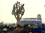 Матери Беслана передали генсеку Совета Европы копию памятника "Древо Скорби" Матери Беслана передали генсеку Совета Европы копию памятника "Древо Скорби"