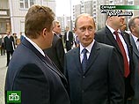 Президент России Владимир Путин по пути из Калининграда в Балтийск остановил автомобиль, чтобы посмотреть, какие дома построены для военных
