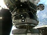 Шаттл с шестью астронавтами на борту причалил к американскому переходному гермоадаптеру РМА2, который экипаж МКС-13 Павел Виноградов и Джеффри Уильямс очистили от накопившегося за год мусора перед прилетом Discovery в июле текущего года