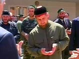 Команда Кадырова, к которой так или иначе относится вся новая чеченская элита, взяла курс на экономическую самостоятельность. Чеченский парламент на прошлой неделе одобрил и передал в Госдуму на правах законодательной инициативы законопроект Команда Кадырова, к которой так или иначе относится вся новая чеченская элита, взяла курс на экономическую самостоятельность. Чеченский парламент на прошлой неделе одобрил и передал в Госдуму на правах законодательной инициативы законопроект