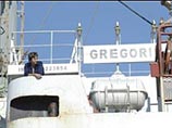 Однако на судне Gregorio I, идущем под флагом Панамы, находились 18 грузовиков с установленными на них радарными установками и три военных автомобиля