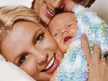 Ребенок родился с применением запланированного кесарева сечения, сообщает AFP. Согласно агентству Reuters, отец поп-звезды Джеми Спирс заявил, что уже видел своего новорожденного внука. По его словам, "все просто замечательно"
