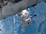 Астронавты вернулись на МКС после того, как полностью выполнили поставленные перед ними задачи по монтажу и подготовке к развертыванию новых панелей солнечных батарей и даже провели дополнительную работу, которая предназначалась для их сменщиков Астронавты вернулись на МКС после того, как полностью выполнили поставленные перед ними задачи по монтажу и подготовке к развертыванию новых панелей солнечных батарей и даже провели дополнительную работу, которая предназначалась для их сменщиков
