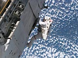 Астронавты Atlantis вновь вышли в космос. Накануне они там потеряли болт, шайбу и прокладку Астронавты Atlantis вновь вышли в космос. Накануне они там потеряли болт, шайбу и прокладку