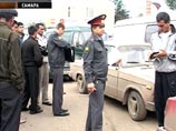 На рынок на двух автомобилях "Газель" подъехала группа из примерно 30 вооруженных человек, которые напали на работавших на рынке азербайджанцев