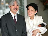 Впервые широкой публике показали новорожденного принца Японии Хисахито, который стал первым представителем мужского пола, родившимся в высочайшем семействе с 1965 года
