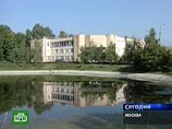 "Не исключено, что у преступников имелся информатор в ближнем окружении чиновника, так как они были довольно хорошо осведомлены о графике его передвижений и точно знали, что в день убийства он приедет вечером во дворец спортивных игр "Спартак", - сказал и "Не исключено, что у преступников имелся информатор в ближнем окружении чиновника, так как они были довольно хорошо осведомлены о графике его передвижений и точно знали, что в день убийства он приедет вечером во дворец спортивных игр "Спартак", - сказал и