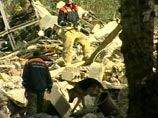 Спасатели во время разбора завалов извлекли тело живой женщины