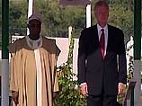 Президент США Билл Клинтон прибыл сегодня с двухдневным официальным визитом в Нигерию