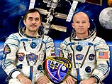 Работающие на орбите Павел Виноградов и Джеффри Уильямс вручную загрузили на борт "грузовика" свыше тонны отходов жизнедеятельности и отработанного оборудования Работающие на орбите Павел Виноградов и Джеффри Уильямс вручную загрузили на борт "грузовика" свыше тонны отходов жизнедеятельности и отработанного оборудования