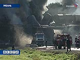 В Рязанской области на железнодорожном мосту перевернулись и загорелись три цистерны с нефтепродуктами по 60 тонн каждая