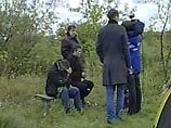 Родители школьников, чьи останки привезли в город несколько дней назад, пытаются узнать, что на самом деле произошло и кто виноват в гибели пяти детей. Однако в то, что им удастся узнать истину, верят не все Родители школьников, чьи останки привезли в город несколько дней назад, пытаются узнать, что на самом деле произошло и кто виноват в гибели пяти детей. Однако в то, что им удастся узнать истину, верят не все