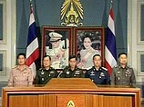 Новое военное руководство Таиланда в четверг объявило в розыск двух членов отстраненного от власти правительства