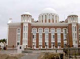 В Хабаровске в ночь на пятницу неизвестные закидали камнями синагогу В Хабаровске в ночь на пятницу неизвестные закидали камнями синагогу