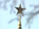 Находящаяся на вершине святой для православных людей Спасской башни коммунистическая символика смущает сердца верующих