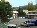 "Несколько часов назад сотрудники контрразведки задержали нескольких лиц, в частности, четверых офицеров ГРУ российских ВС и более 10 граждан Грузии", - заявил он