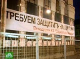 У здания в центре Москвы, где третий день продолжается голодовка обманутых соинвесторов компании "Социальная инициатива и К", в среду вечером собрался ОМОН