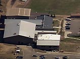 В США вооруженный мужчина захватил заложников в одной из школ