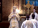 саркофаг с прахом императрицы был доставлен в Исаакиевский собор Санкт-Петербурга. Там патриарх Алексий II, завершивший в соборе литургию, совершает панихиду по императрице