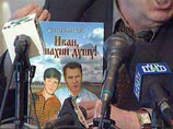 Владимир Жириновский, например, собрался по количеству книг обогнать своего тезку Владимира Ленина. В 2002 году он представил свое собрание сочинений "Политическая классика ЛДПР" в 70 томах и пообещал, что цикл закончится, когда будет издано 100 томов Владимир Жириновский, например, собрался по количеству книг обогнать своего тезку Владимира Ленина. В 2002 году он представил свое собрание сочинений "Политическая классика ЛДПР" в 70 томах и пообещал, что цикл закончится, когда будет издано 100 томов