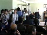 Одновременно Апелляционный суд в Тбилиси также приговорил к двум месяцам предварительного заключения двух других российских офицеров - подполковника Александра Баранова и капитана 2-го ранга Александра Завгороднего, а также и троих граждан Грузии Одновременно Апелляционный суд в Тбилиси также приговорил к двум месяцам предварительного заключения двух других российских офицеров - подполковника Александра Баранова и капитана 2-го ранга Александра Завгороднего, а также и троих граждан Грузии