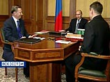 Владимир Путин распорядился наградить экипаж подлодки, запустившей ракету из-подо льда Владимир Путин распорядился наградить экипаж подлодки, запустившей ракету из-подо льда