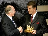 Премию Ющенко вручил принц Карим Ага Хана IV - лауреат премии "Квадрига-2005"