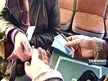 Цену билета на наземный транспорт в кассе установят на уровне 15 рублей, в кабине водителя билет будет стоить 17 рублей. Скорее всего, в 2007 году цена проезда больше расти не будет