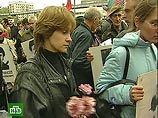 В центре Москвы более 2 тысяч человек принимают участие в шествии, приуроченном к событиям октября 1993 года. В связи с акцией в центре столицы частично перекрыто движение