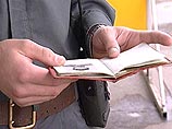 Милиция проверяет документы у грузин, выходящих из посольства в Москве