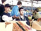 Последняя грузинка Преображенского рынка бегает от милиционеров на передвижной тележке Последняя грузинка Преображенского рынка бегает от милиционеров на передвижной тележке