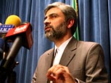 "Интерфакс" передает, что отвечая на вопрос о возможных санкциях против Ирана, Хосейни заявил, что иранские официальные лица и народ уже долгое время подвергаются санкциям. Он отметил, что от санкций пострадают обе стороны