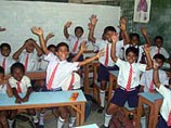В Индии школьникам, которые приходят на уроки трезвыми, дают призы