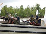В Нигерии вооруженная группа повстанцев атаковала военно-морскую базу нигериских вооруженных сил, взяв в заложники нескольких военнослужащих, а также захватила находящуюся поблизости нефтяную платформу, принадлежащую местному отделению Shell