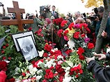 На Троекуровское кладбище Москвы проститься с Анной Политковской пришли сотни людей (ВИДЕО)