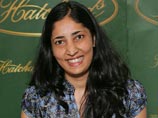 35-летняя Киран Десаи - самая молодая женщина из всех когда-либо получивших "Буккера". Она родилась и выросла в Индии, в возрасте 15 лет переехала в Великобританию для получения образования, сейчас Киран Десаи живет в США