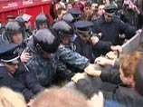 Правоохранительные органы развели представителей разных политических сил по разные стороны центральной киевской улицы Крещатик